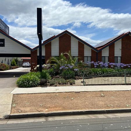 Melton Motor Inn And Apartments Luaran gambar